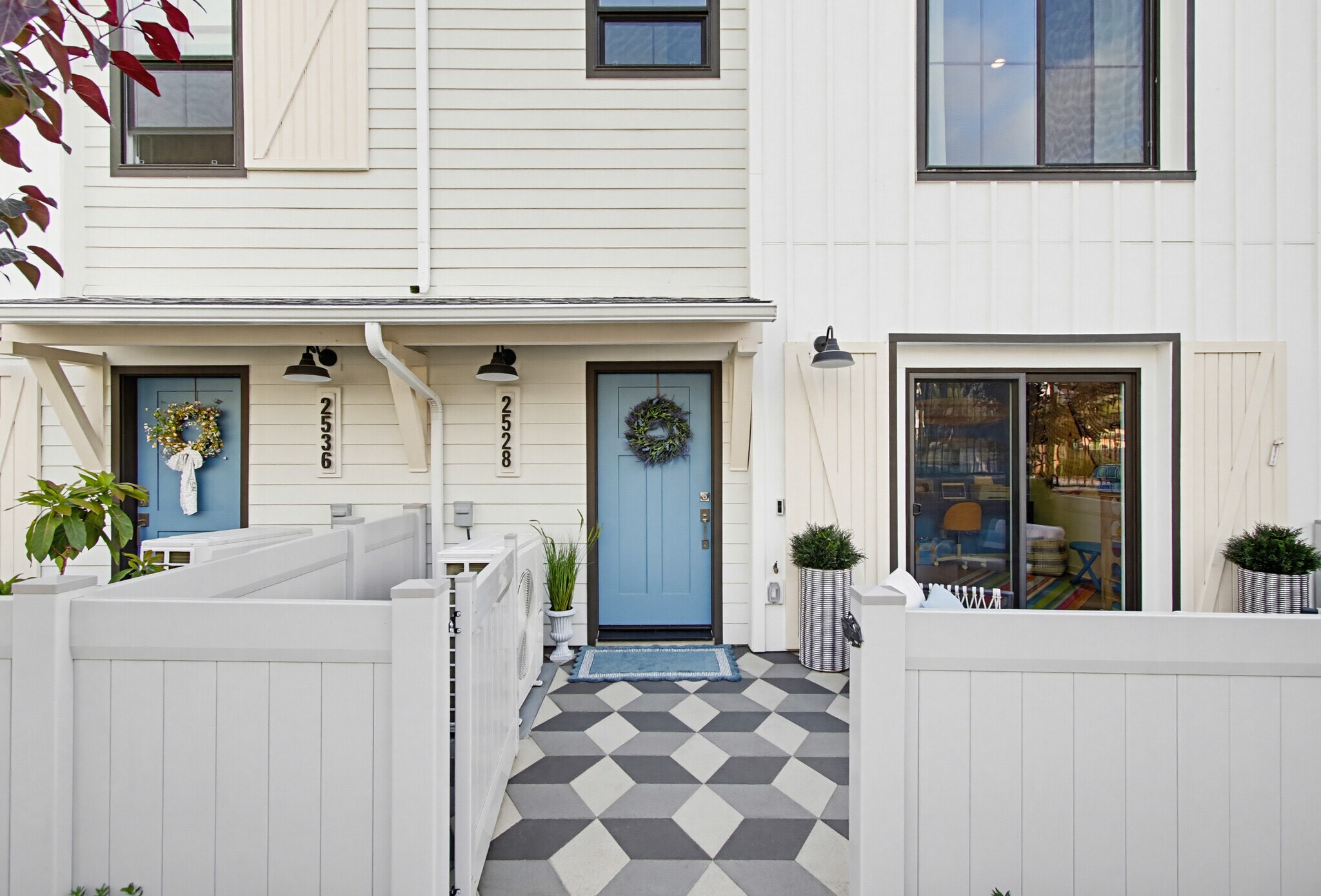 Building Photo - 2528 Delphinium Ln