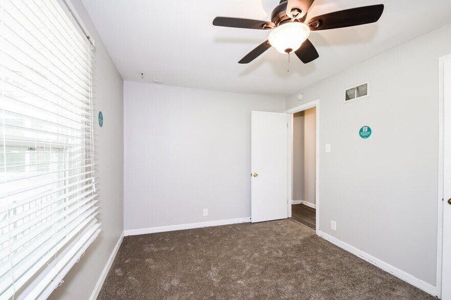 Building Photo - 1413 Corinth Dr