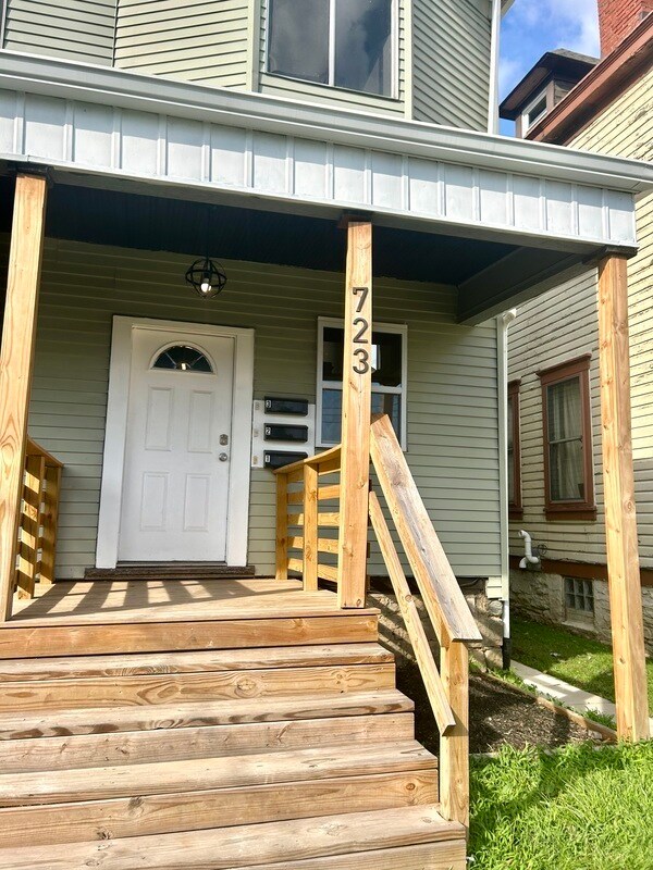 Building Photo - 723 Taylor Ave