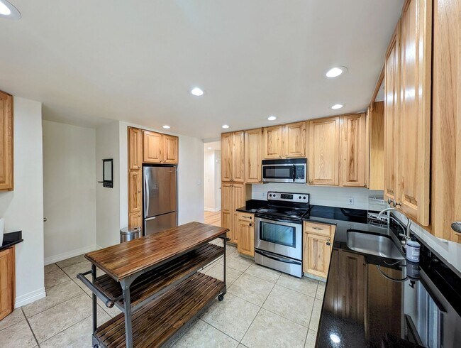 Building Photo - BEAUTIFUL 4 Bed 2 Bath Hampden Neighborhoo...