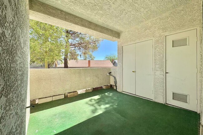 Building Photo - 4724 Nara Vista Way