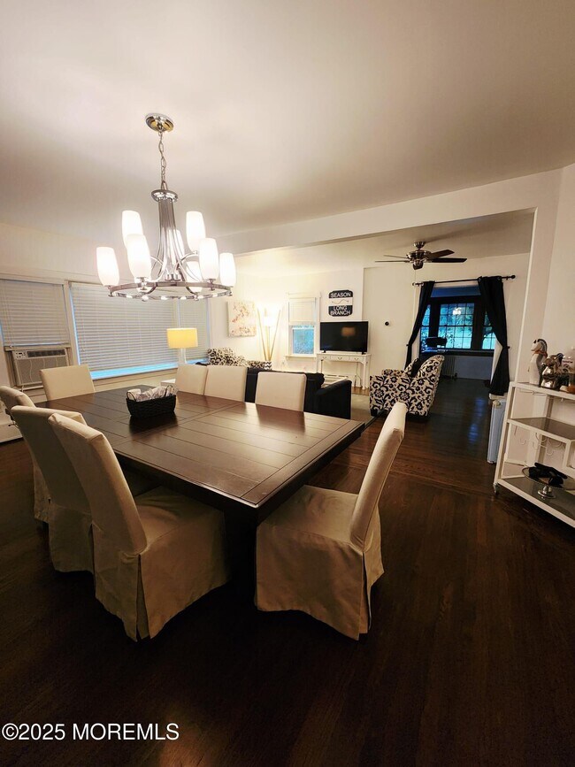 Building Photo - 393 N Bath Ave