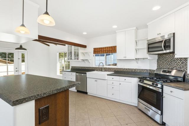 Building Photo - 835 Barsby St