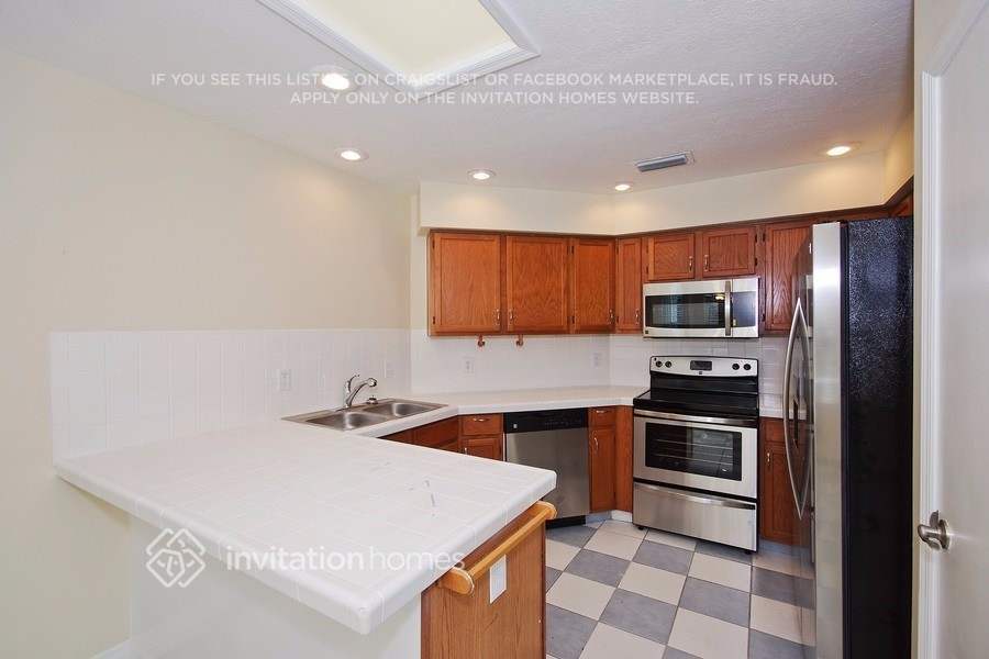 Building Photo - 145 Kelso Ct