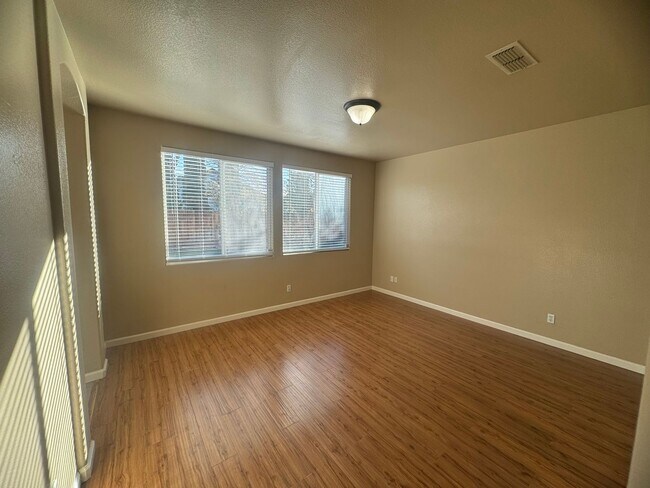 Building Photo - Spacious 4 Bedroom Home in Elk Grove
