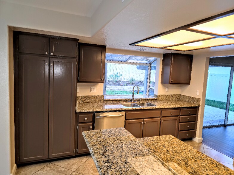 Building Photo - 23231 Joaquin Ridge Dr