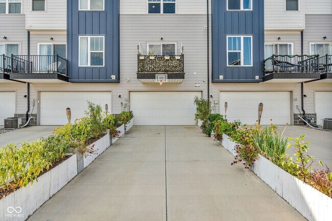 Building Photo - 315 Steeples Blvd