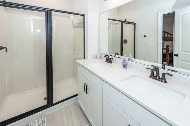 Building Photo - 4 Bedroom, 3.5 Bathroom Townhome in The Marshes at Cooper River - Charleston