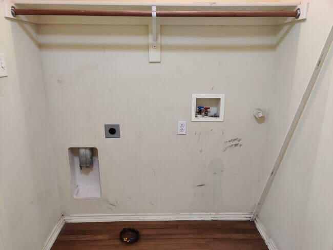 Building Photo - 3102 Via Helena Dr