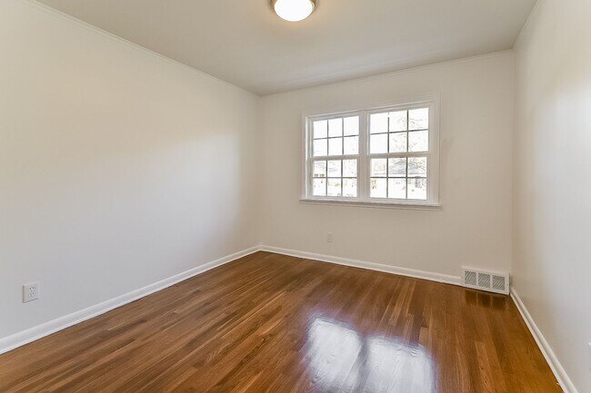 Building Photo - Home for Rent in Great and Quiet Neighborh...