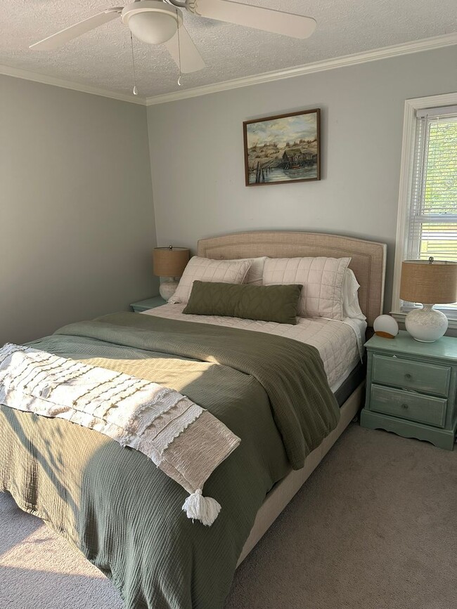 Building Photo - Cute home with great space
