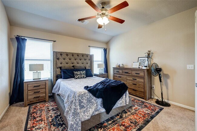 Building Photo - 5901 Scenic Lake Dr