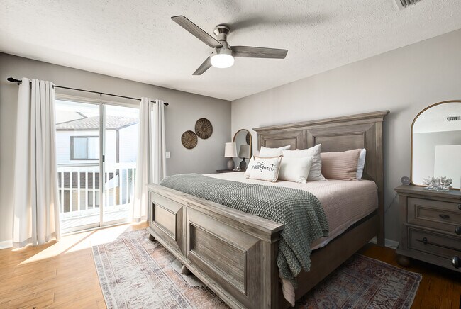 Building Photo - 17642 Front Beach Rd