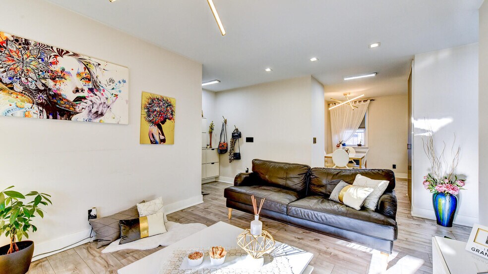 laminate floor - 1504 W Terrace Cir