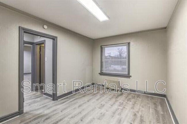 Building Photo - 807 Clara Ave