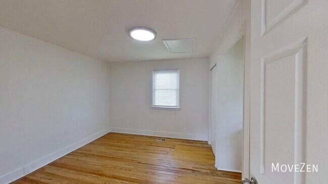 Building Photo - 1710 Oakwood Ave