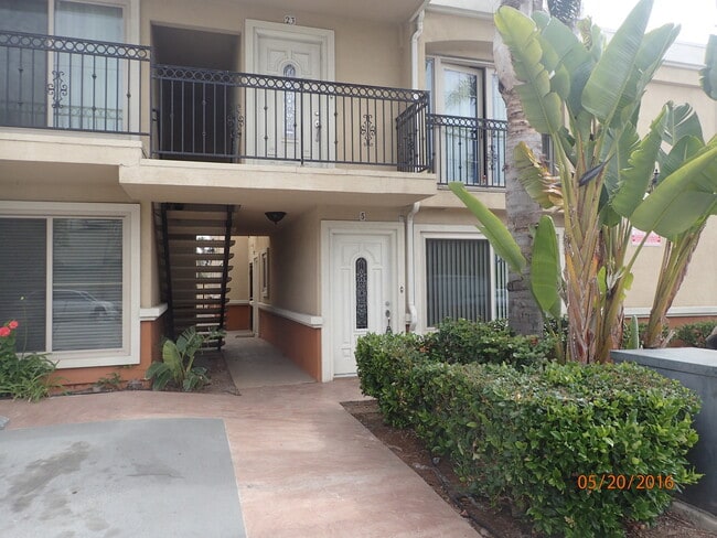 Building Photo - 2-Bed/1-Bath Condo w/Pool