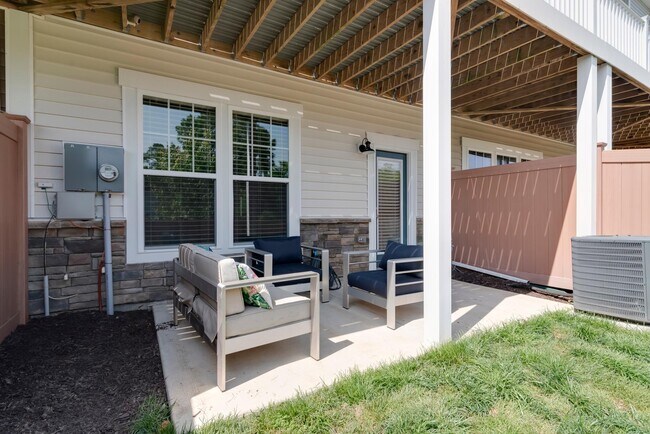 Building Photo - 2272 Perennial Cir