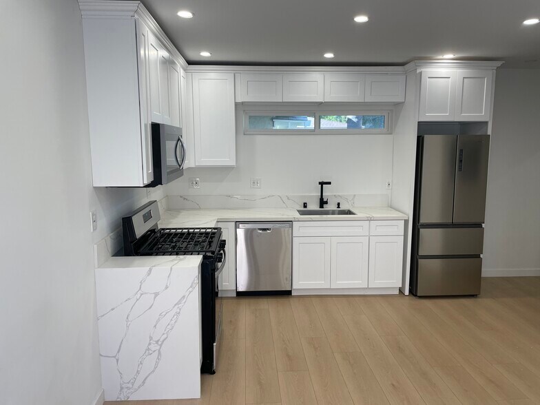 Building Photo - 6914 McLaren Ave