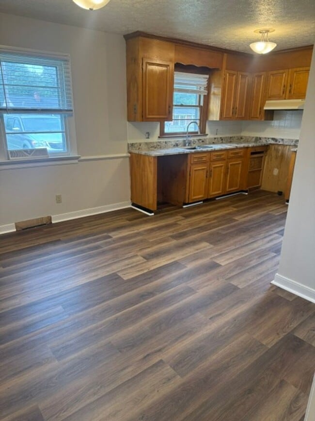 Building Photo - 719 Whitestone Dr