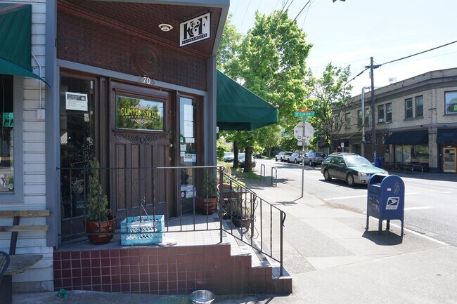 Building Photo - 3312 SE 23rd Ave