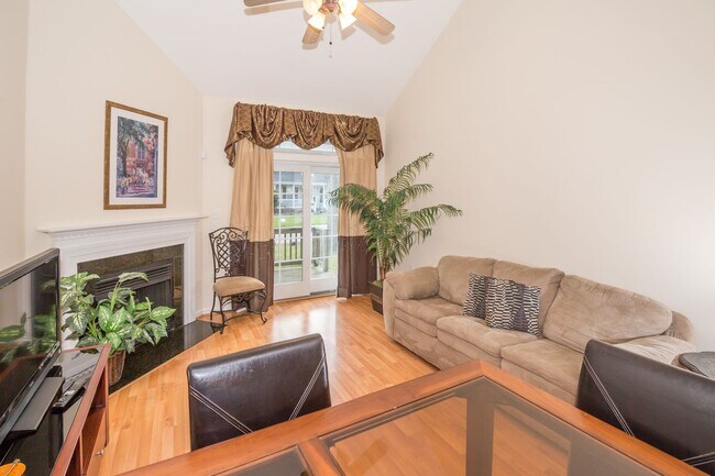 Building Photo - Updated Condo in Norfolk