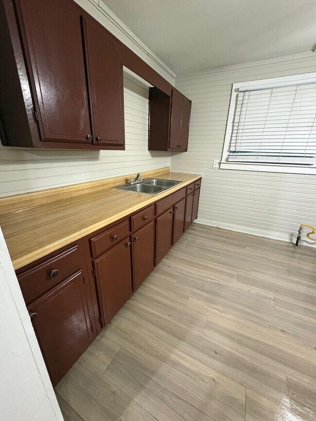 Building Photo - 3604 N Terry St