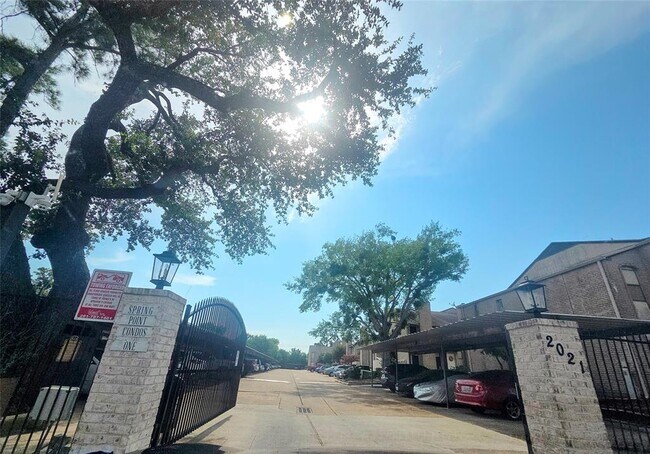 Building Photo - 2021 Spenwick Dr