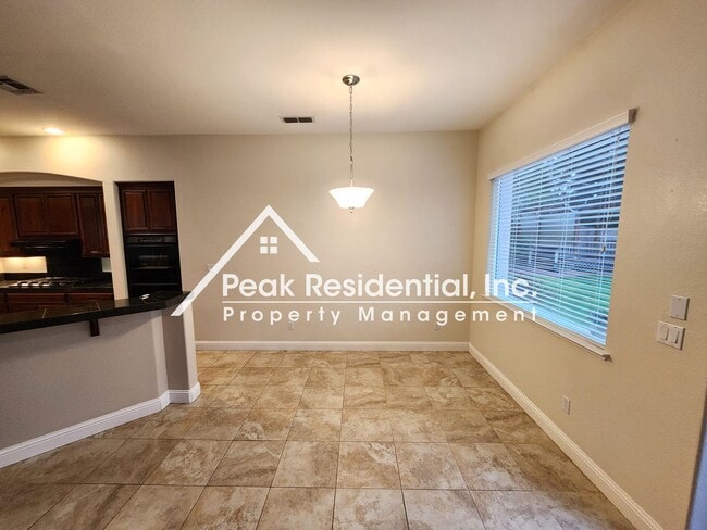 Building Photo - Spacious Folsom 4bd/3ba Home With 3 Car Garage!