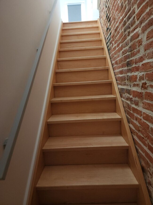 Building Photo - 4 E Henrietta St