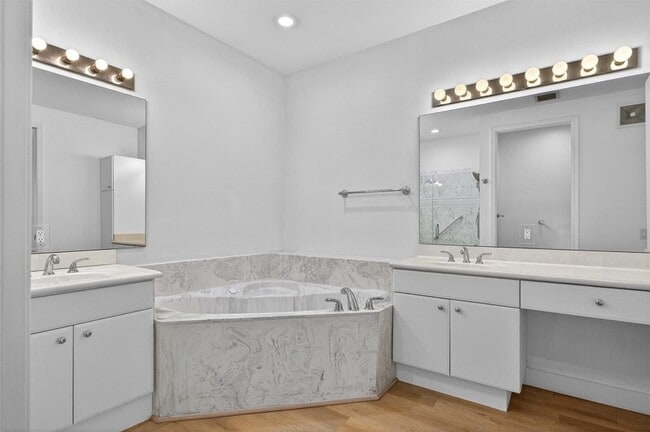 Building Photo - 2678 Center Ct Dr