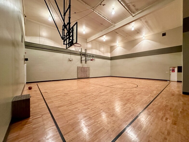 BASKETBALL COURT - IN CONDO AMENITIES - 12765 W Hampton Ave