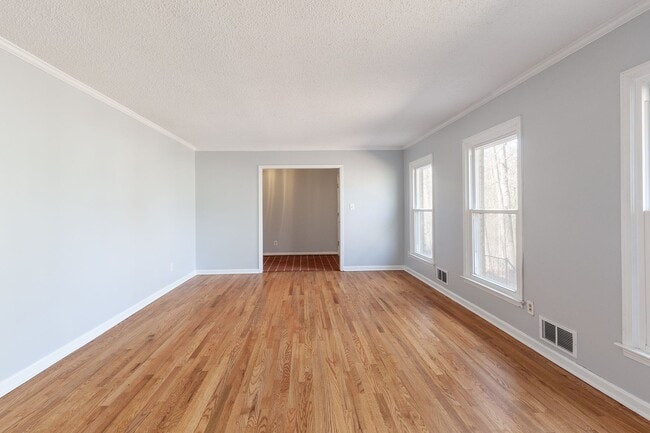 Building Photo - Spacious 4bd/2.5ba Ranch w/ Two-Car Garage & Large Basement and Screened Porch!