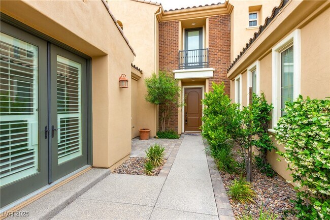 Building Photo - 58 Contrada Fiore Dr