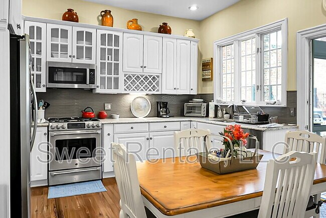 Building Photo - 6 Wentworth St