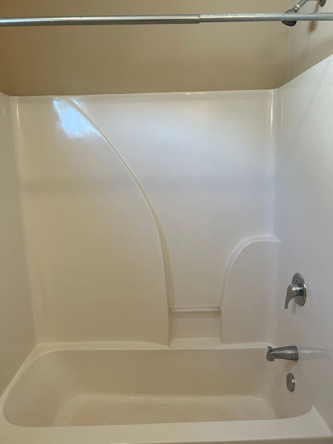 Building Photo - Newly Updated Townhome in Olde Town Village, Bluffton