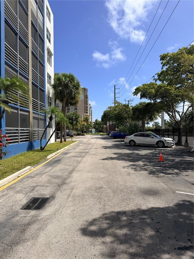 Building Photo - 501 E Dania Beach Blvd