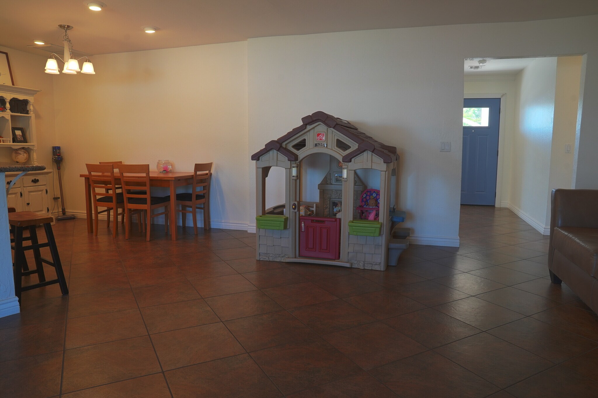 Building Photo - 2526 E Mercer Ln