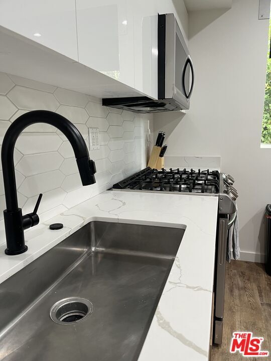 Building Photo - 124 S Croft Ave