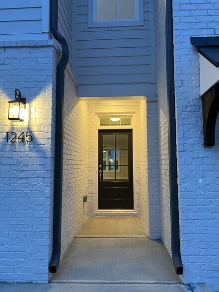 Building Photo - 1245 Willowcrest Way