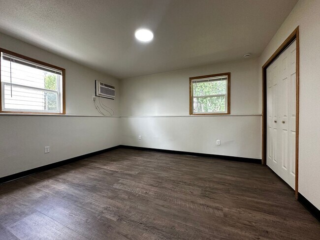 Building Photo - Regal Landing ||