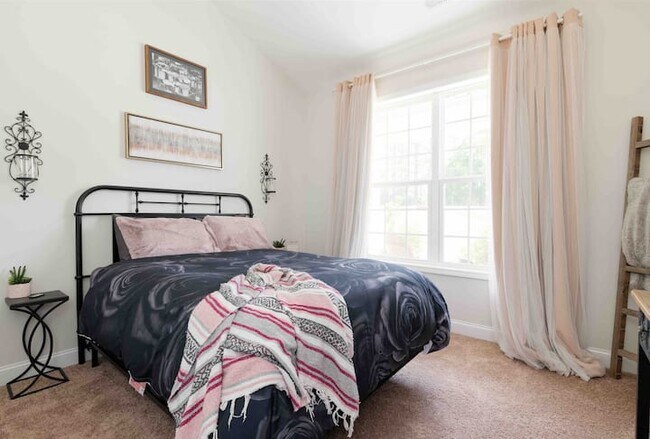 Building Photo - 460 Star Ridge Rd