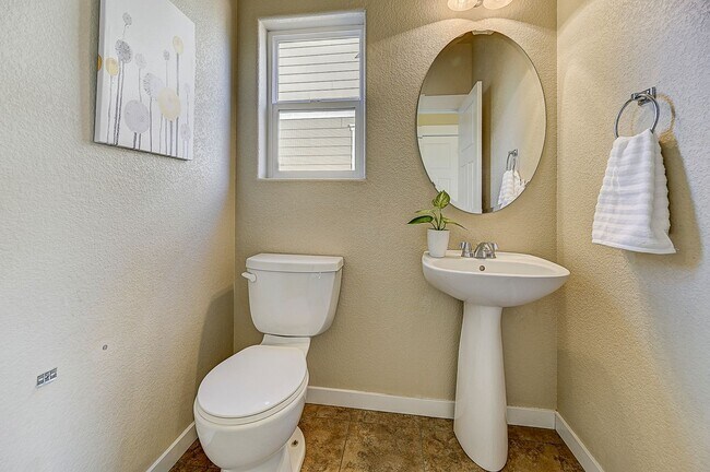 Building Photo - HUGE SIX (6!!!) BD HOME IN LORSON RANCH! **$500 credit with a 16-month lease start date by Dec 15...