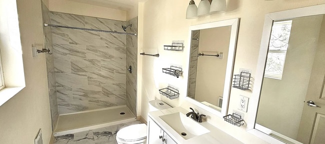 Building Photo - Beautiful New Construction Duplex