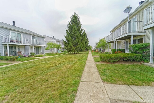 Building Photo - 389 Meadow Green Ln