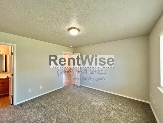 Building Photo - 14232 Carolina St