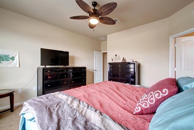 Building Photo - 2880 Donnell Dr