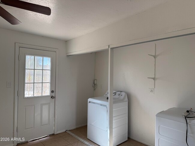 Building Photo - 503 E Loyola Dr