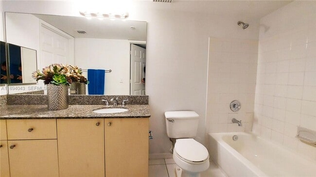 Building Photo - 2457 Centergate Dr