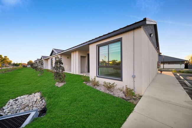 Building Photo - 4502 Orchid Blvd